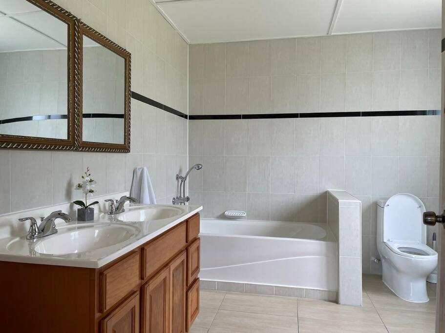 Spring Garden Mobay Resort Luxurious Apartments Монтего Бей Екстериор снимка